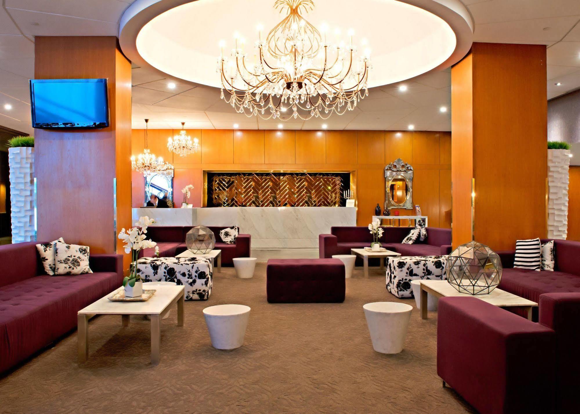 Sandman Signature Downtown Hotel